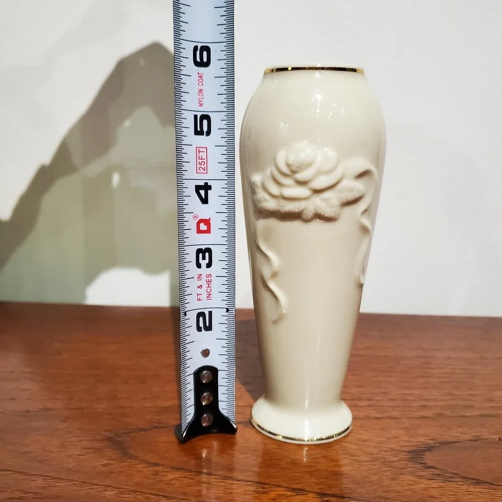 Lenox Small Porcelain Ivory/Cream Colored Bud‎ Vase Gold Trim 6